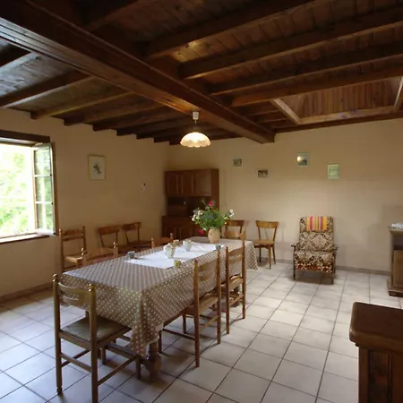Familial Avec Cheminee, Jardin Et Espace Jeux Pres De Chazelles-sur-lyon Et St-galmier - Fr-1-496-281 * Saint-Medard-en-Forez